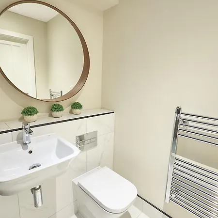 Host & - The Hideaway *