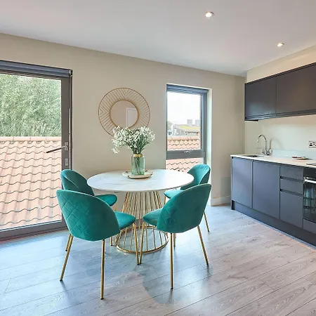 Host & - The Hideaway Apartment