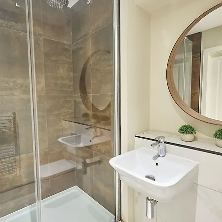 Host & - The Hideaway Apartment York